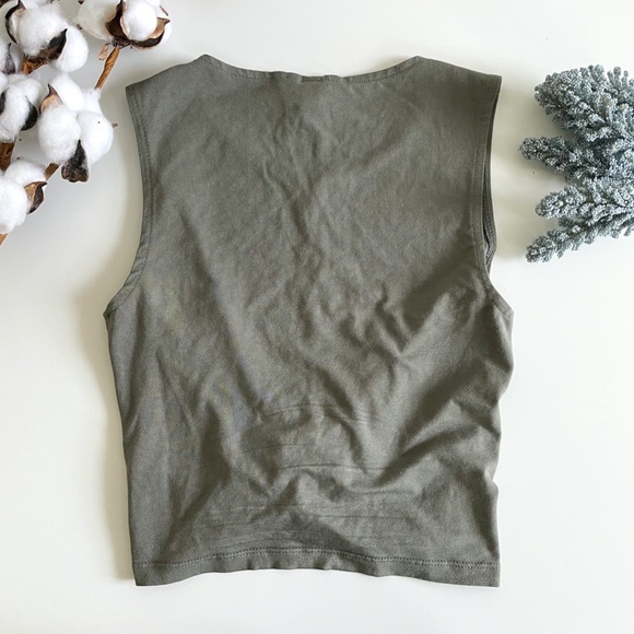 H&M Knotted Crop Top - Picture 2 of 4